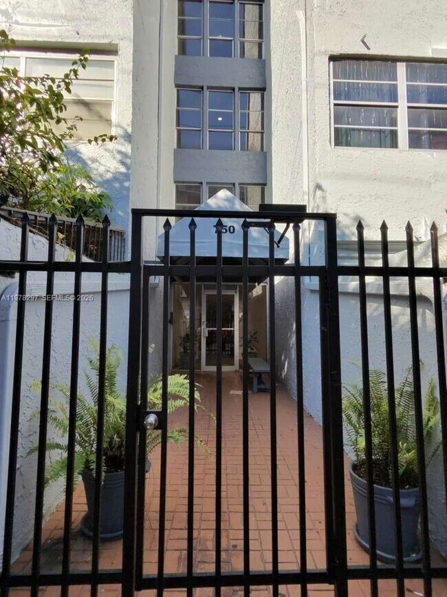 Building Photo - 750 NW 43rd Ave