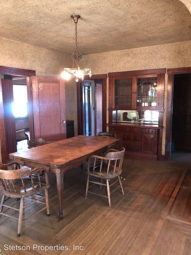 Building Photo - 4 br, 2 bath House - 424 E Teapot Dome Avenue