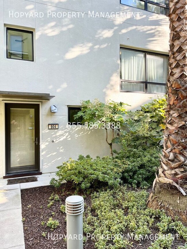 Foto del edificio - Charming Zephyr Gate townhome Available!