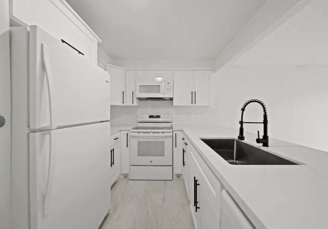 Building Photo - 11650 Village Pl Dr