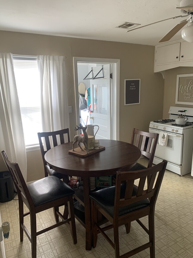 Building Photo - 1013 W 9th Ave