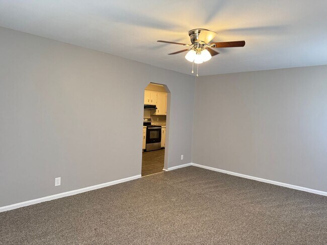 Foto del edificio - Great Location! 2 bed 1 bath off 101st!