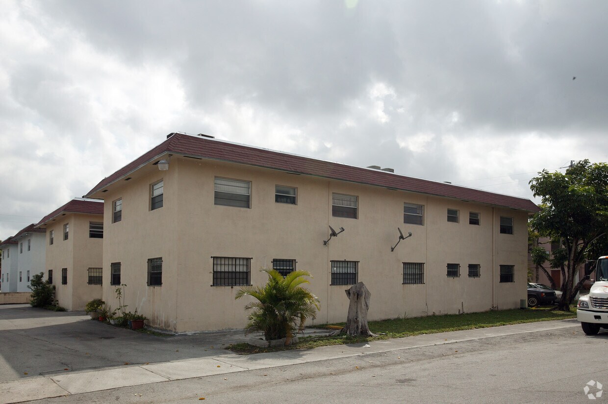 Building Photo - 735 SW 15th St