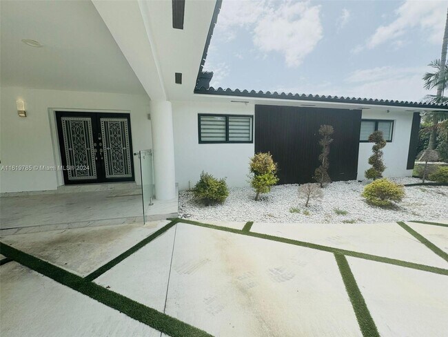 Building Photo - 8200 SW 56th St