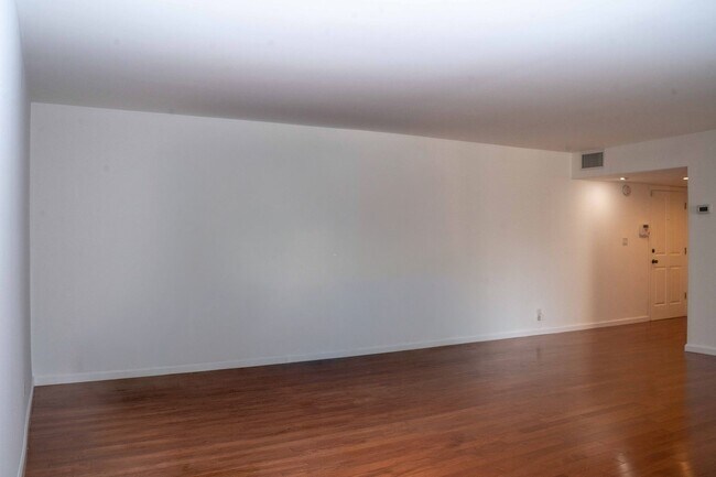 Foto del edificio - 4521 Colbath Ave