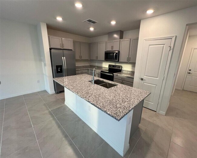 Foto del edificio - 680 Stoney Pointe Cir