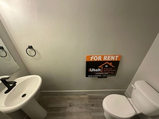 Building Photo - 5 bdrm 3 1/2 bth Home 2 Car Garage- Dog friendly