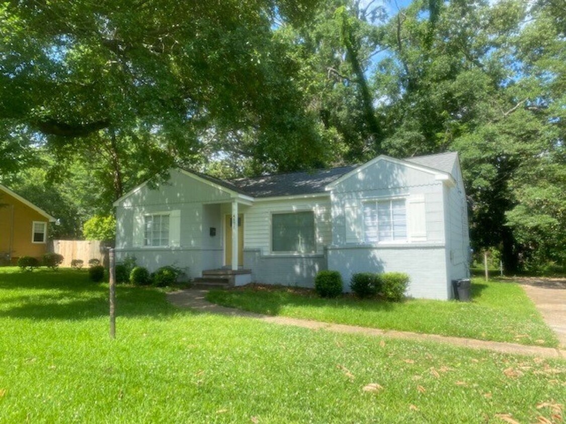 Primary Photo - Nice Renovated 3 Bedroom Home in North Jac...