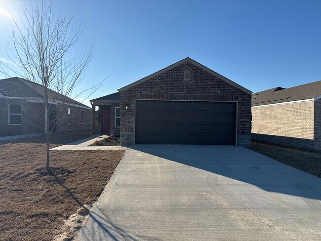 Building Photo - *Pre-leasing* Three Bedroom | Two Bath Hom...