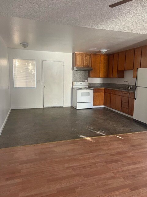 Foto del edificio - 1405 Eucalyptus Ave
