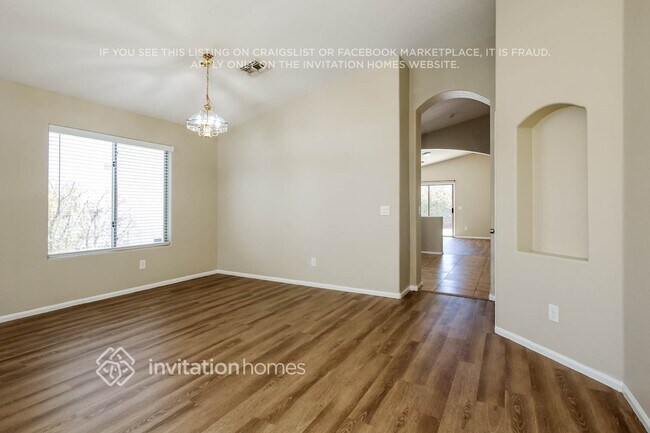 Foto del edificio - 16255 W Moreland St