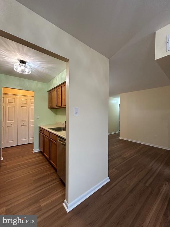 Building Photo - 3223 Valley Dr