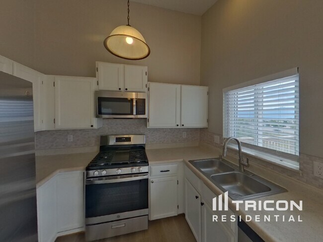 Foto del edificio - 6350 Chantilly Pl