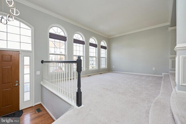 Building Photo - 44111 Saxony Terrace