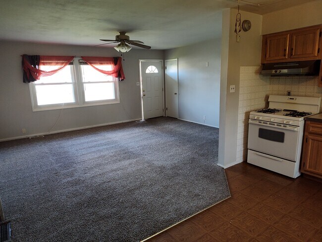 Building Photo - 3318 Rexford Dr