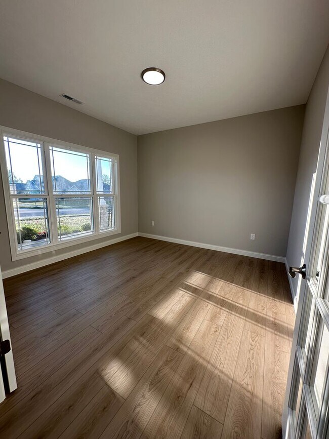 Foto del edificio - Spacious 4-Bedroom Single-Family Home in W...