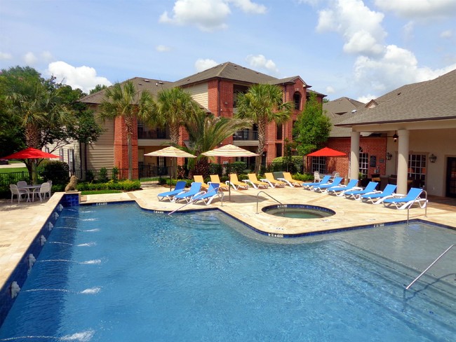 Pool - Turnberry Place Apartments