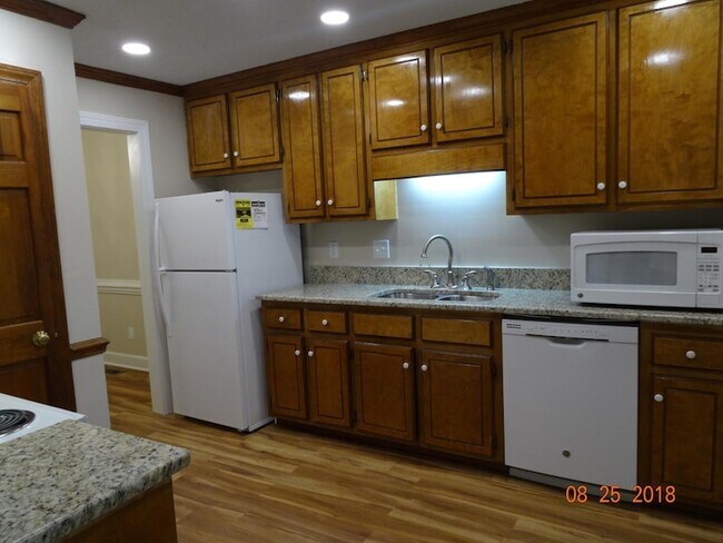 Building Photo - 111 Hedgerow Ct