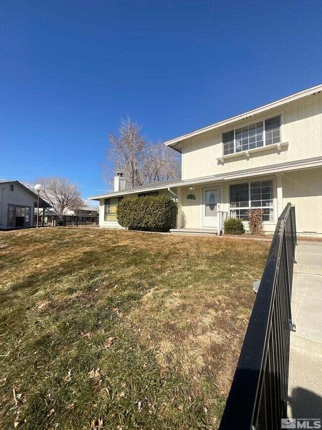 Building Photo - 949 Crestwood Dr