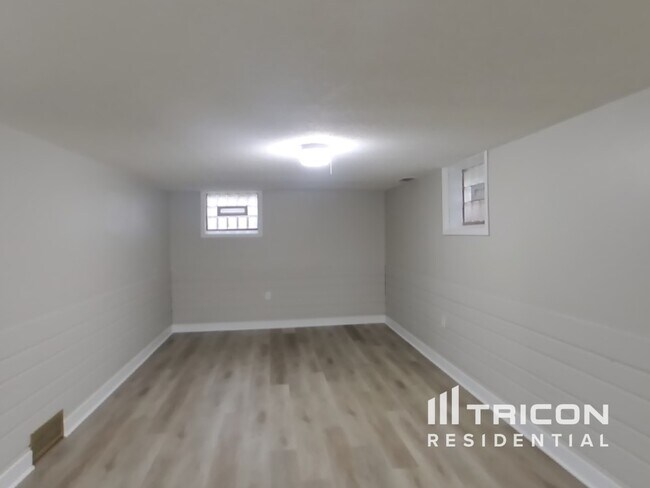 Foto del edificio - 741 68th Ave NE