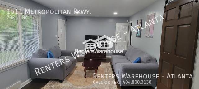 Building Photo - Updated 2 Bedroom 1 Bath with Hardwood Flo...