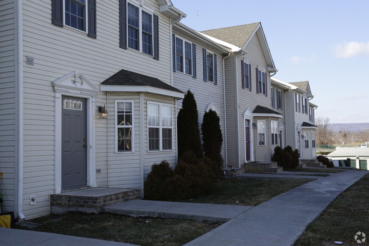 South Queen Townhomes - 54 Sopwith Way