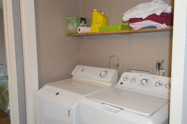 Foto del edificio - 10501 South Dr