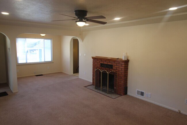 Building Photo - 4903 N. Driscoll Blvd Spokane WA, 99205 Nu...