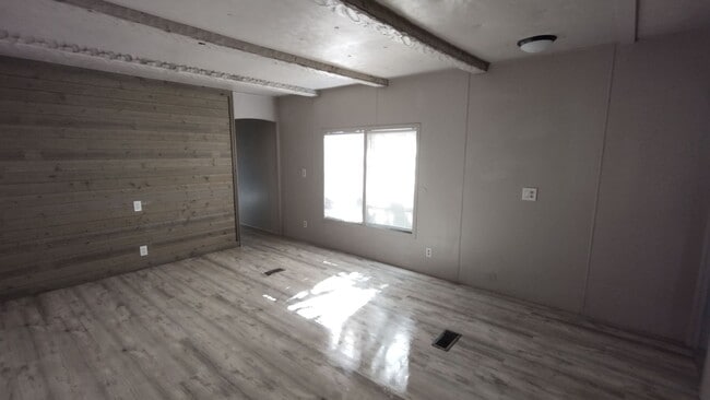 Building Photo - 2 Bedroom 2 Bathroom Home In Granbury