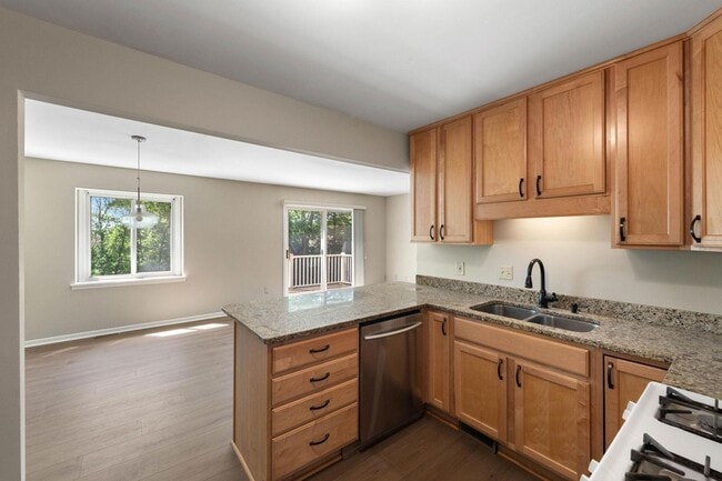 Building Photo - 304 Pondridge Cir