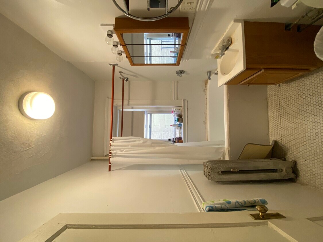 Building Photo - 1350 Comm.Ave. Unit 8