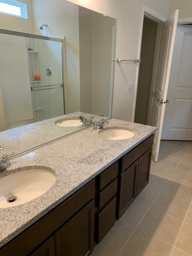 Building Photo - 2528 Basin Trail Ln