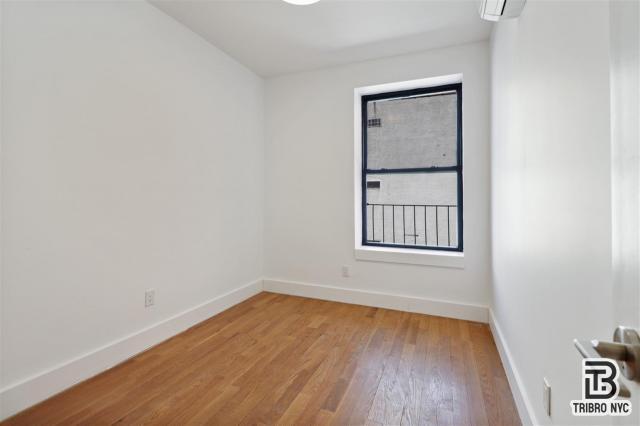 Foto del edificio - 3 bedroom in BROOKLYN NY 11206