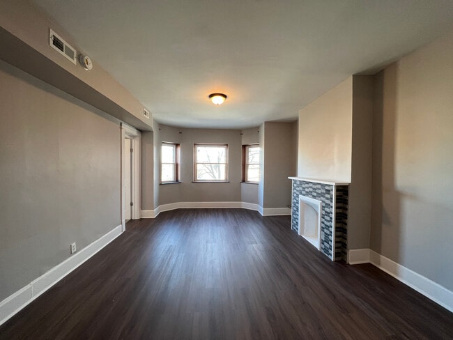 Building Photo - 3252 S Princeton Ave