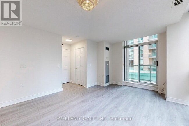 Building Photo - 22 Olive Ave