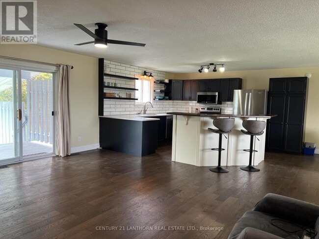 Photo du bâtiment - 1-735 COUNTY RD 28 ROAD N