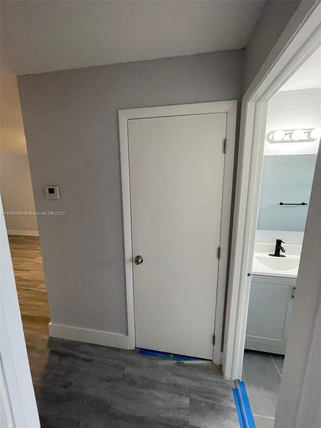 Foto del edificio - 2560 Riverland Dr