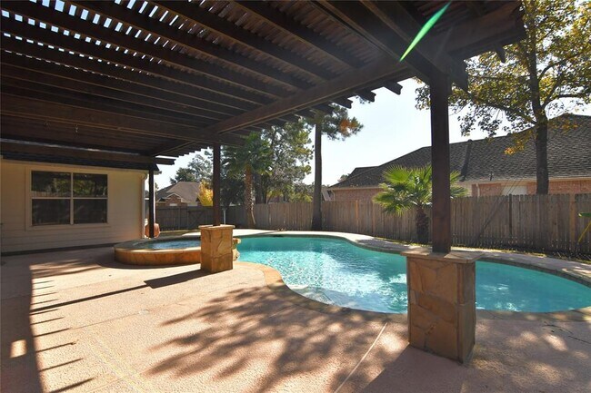 Foto del edificio - 7407 Danehill Dr