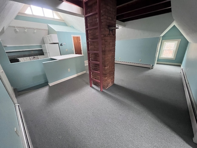 Building Photo - 410 N State St