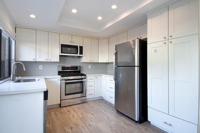 Foto del edificio - 2064 S June Pl