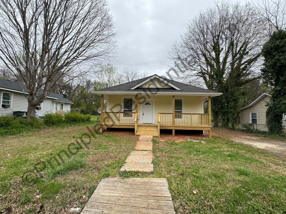 Primary Photo - Nice updated home