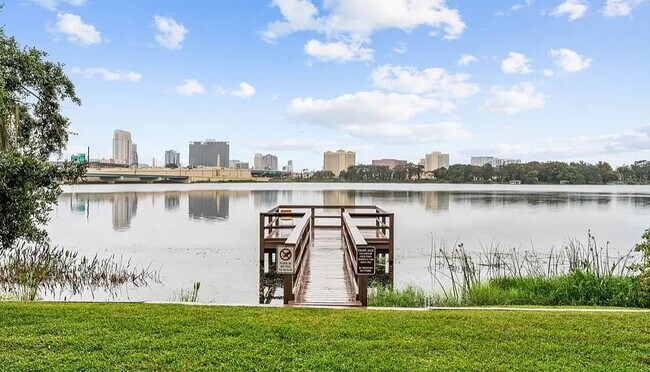 Foto del edificio - 320 Lakeview St