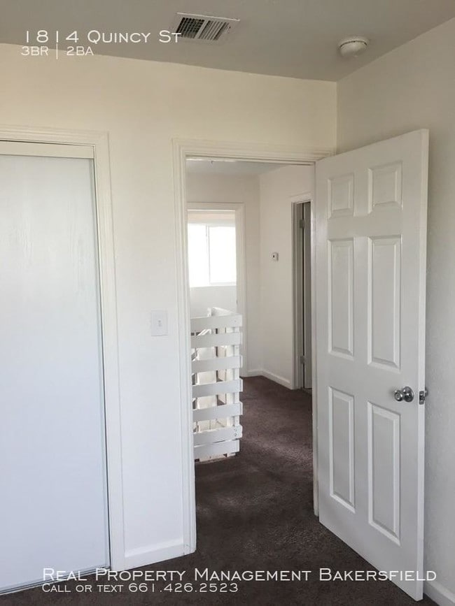 Building Photo - 3 bedroom in Bakersfield CA 93305