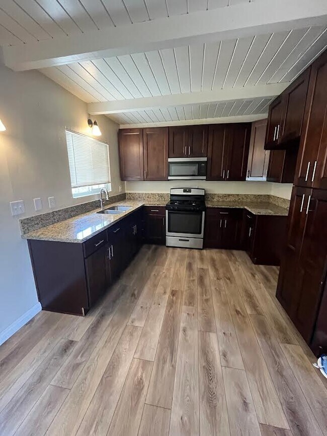 Foto del edificio - 13463 Vanowen St