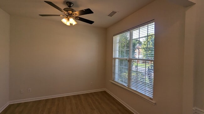 Building Photo - 4 Bedroom + Office in Arbor Hills with Fen...