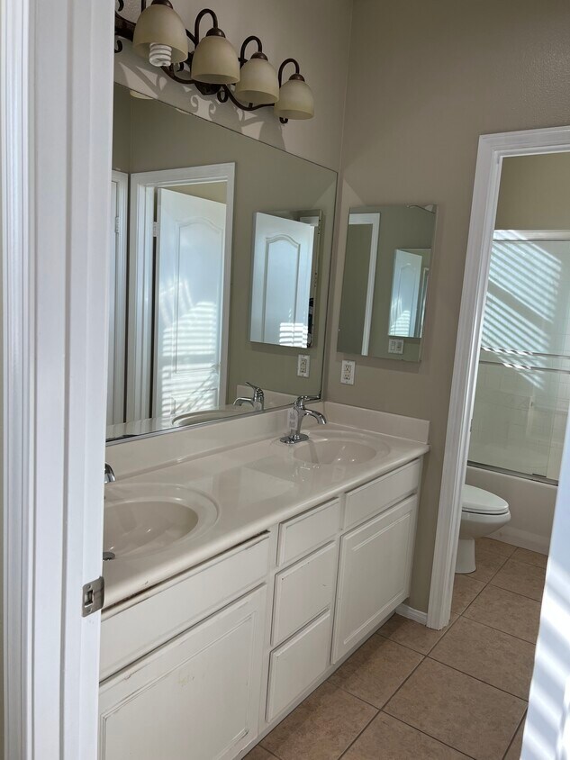 Foto principal - 13468 Liberty Way