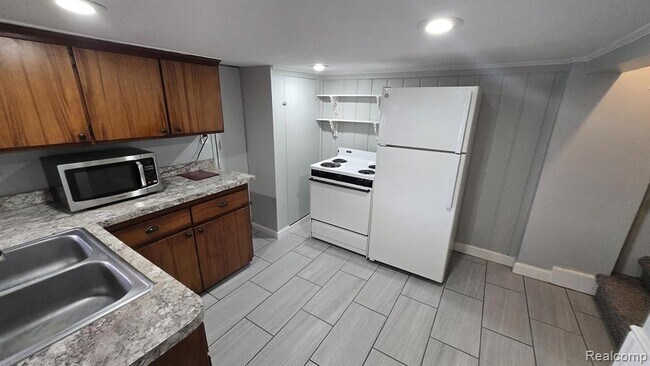 Foto del edificio - 832 Farnsworth Rd