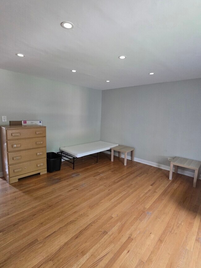 Foto del edificio - 6106 N Damen Ave