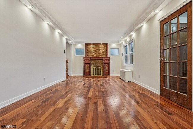 Foto del edificio - 80 Locust Ave