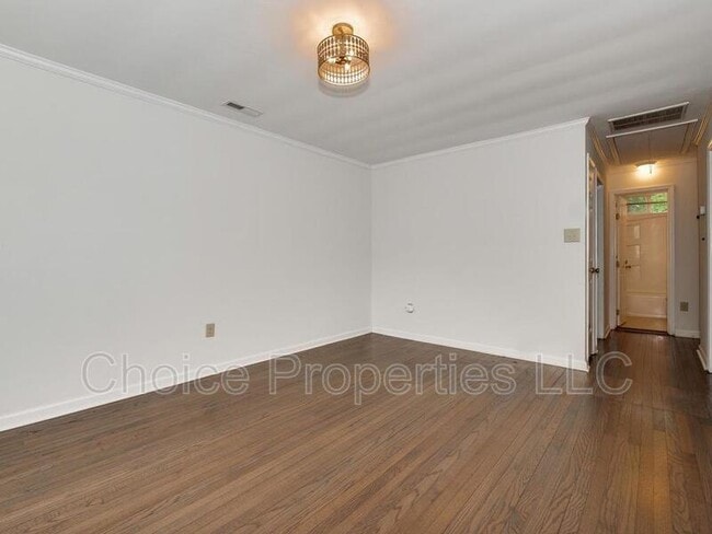 Building Photo - 5113 Valley Stream Rd